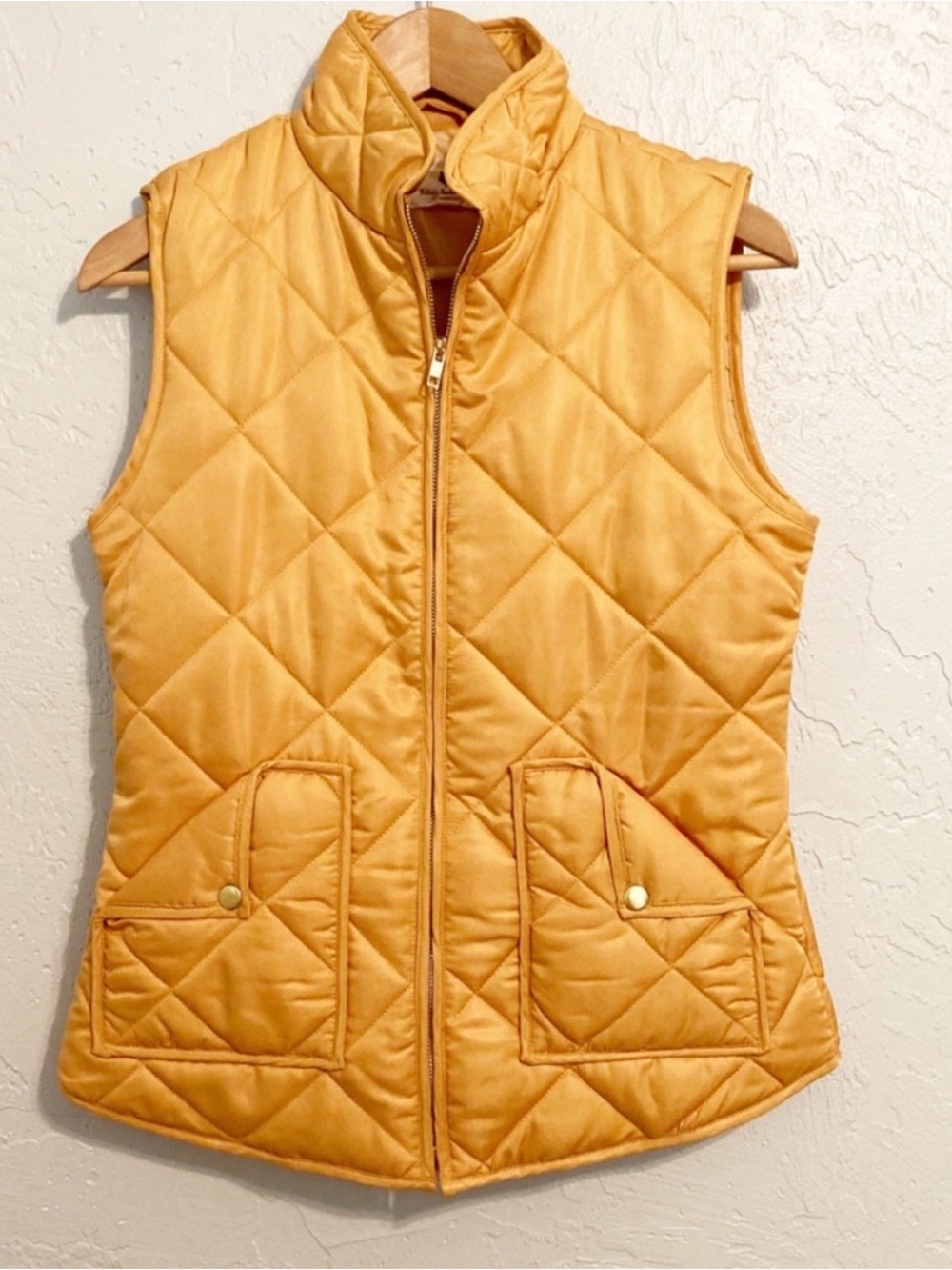 🍁🍂Quilted Women’s Vest in Goldenrod Yellow Small